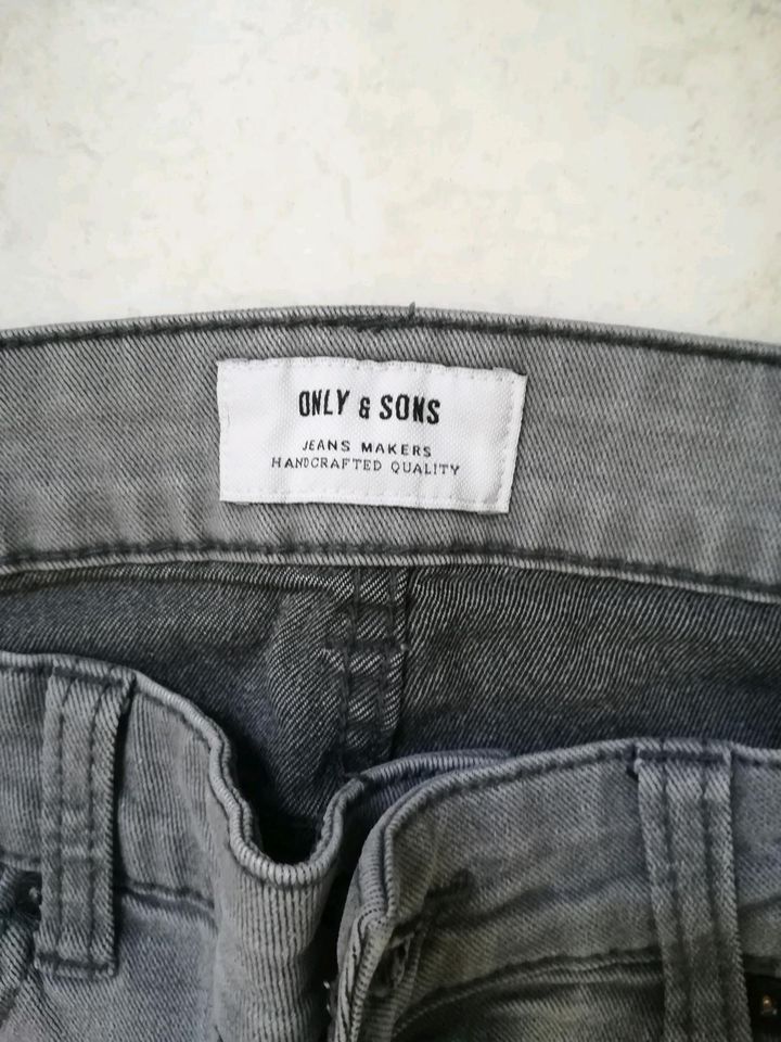 Only & Sons Herrenjeans Gr. 32/32 in Attendorn