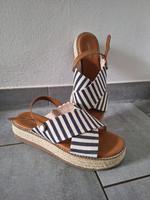 Schöne Sommerschuhe in 39 Niedersachsen - Bergen Vorschau
