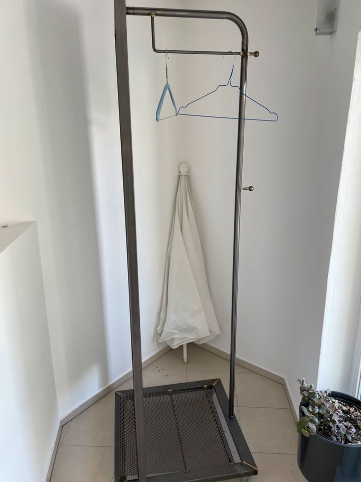 Garderobe Spiegel Flurschrank Kleiderständer Metall Rollbar in Bingen