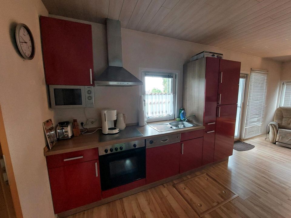 Ikea Küche rot wie neu Einbau Kühlschrank Herd Ofen mit Gerät in Leipzig