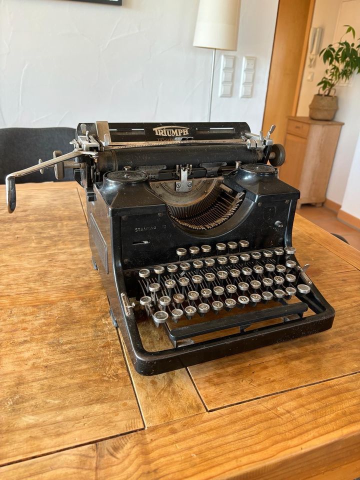 Schreibmaschine Triumph Antik in Emmendingen