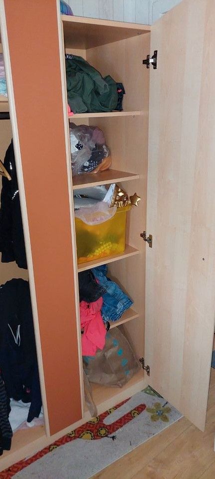 Kleiderschrank Kinderzimmer in sehr gutem Zustand in Nettetal