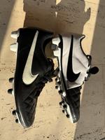 Schwarz weiße NIKE Fußballschuhe Gr. 40,5 Köln - Rodenkirchen Vorschau