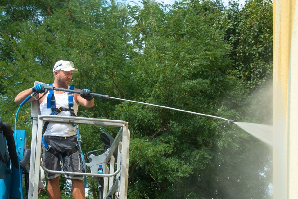 Ein Job für Dachdecker - nur besser bezahlt und krisensicher! in Halle