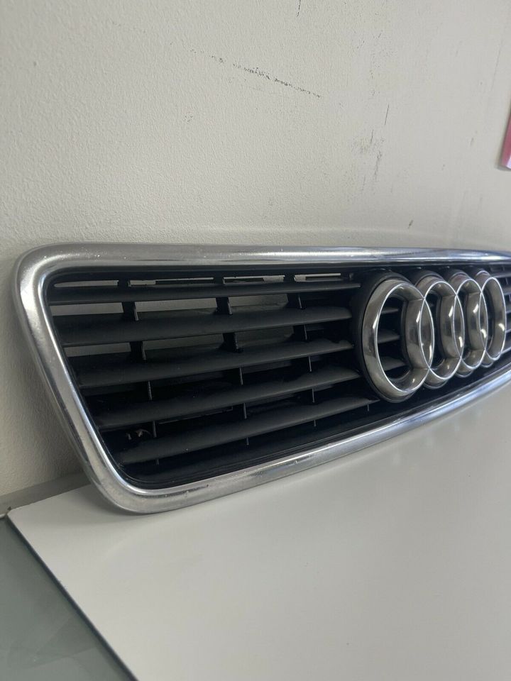 Kühlergrill Frontgrill Grill Original für Audi A4 in Hamburg