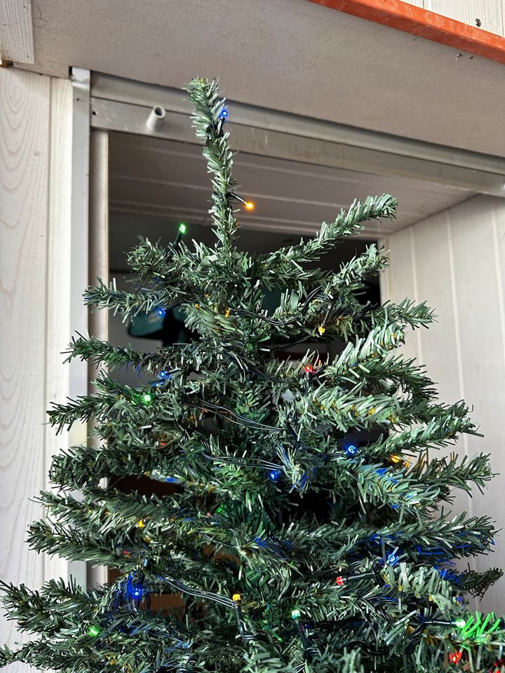 Künstlicher Tannenbaum von Costway in Fronhausen