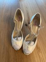 Rainbow Brautschuhe- Adrianna Ivory Satin in 38,5 Kr. München - Kirchheim bei München Vorschau