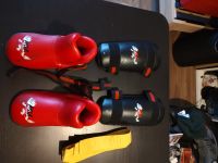 Kickbox-Protektoren für Schienbein und Füße sowie gelber Gurt Hamburg - Wandsbek Vorschau