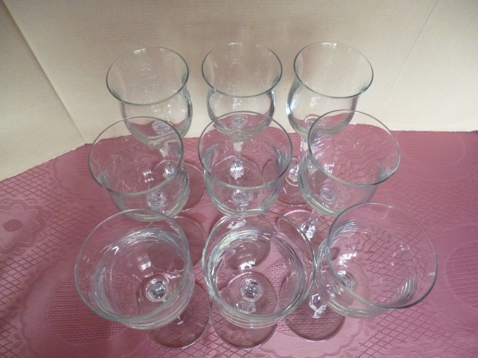 9 Stück Weinglas klassisch modern ohne Muster in Osterholz-Scharmbeck