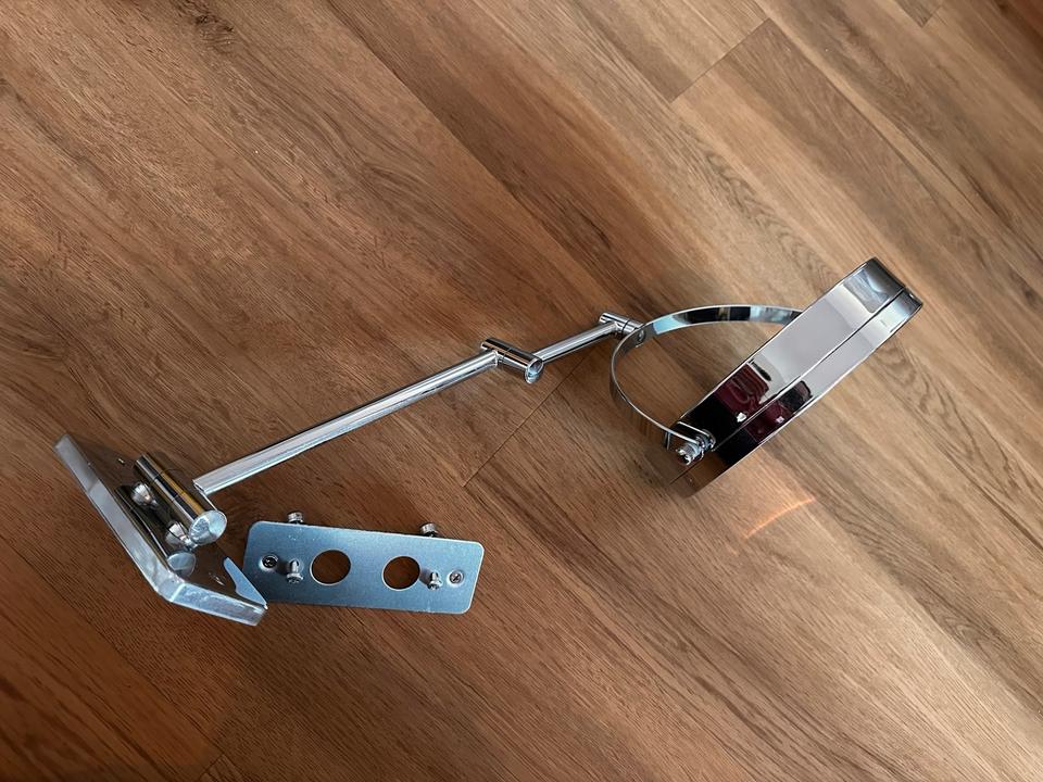 Doppelwand-Kosmetikspiegel mit Beleuchtung Batteriebetrieben in Eppstein