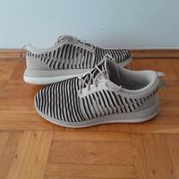 NIKE ROSHE TWO FLYKNIT STRING SNEAKER IN GR.40 Bayern - Regensburg Vorschau