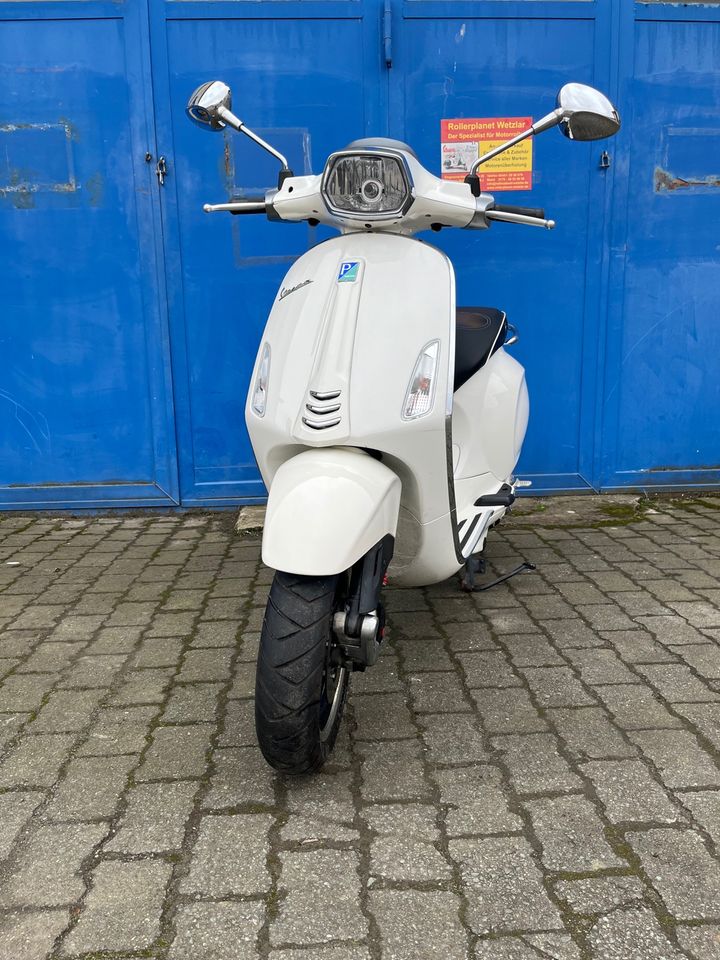 Roller Vespa Sprint 50, weiß, 49ccm, 45 km/h, Mofa, TOP in Wetzlar