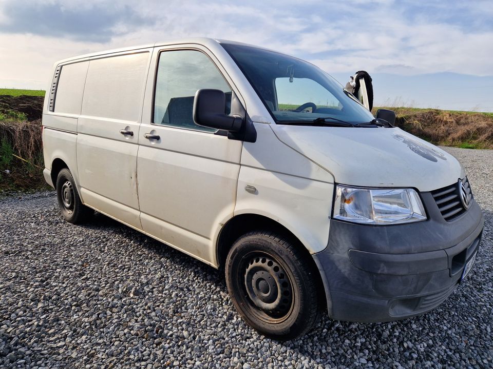 VW Bus T5 1,9 TDI LKW durchrepariert Chip AHK 2,5t in Schöppenstedt