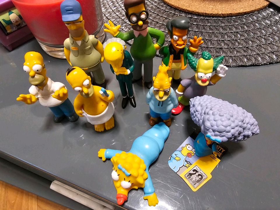 10 Verschiedene Simpsons Figuren in Butzbach