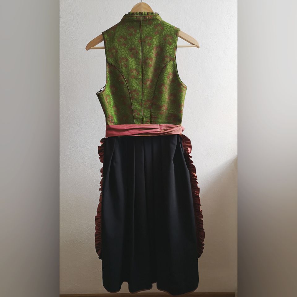 Dirndl | Gr. 36 | grün-rot in Höhenkirchen-Siegertsbrunn