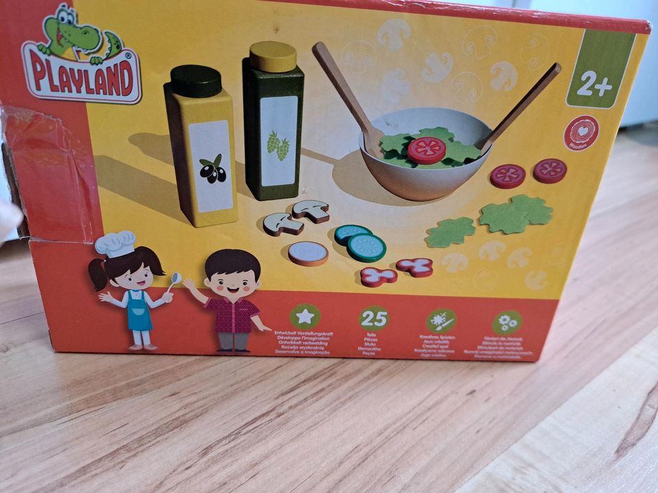 Salat Set für Kinderküche aus Holz mit Karton in Berlin