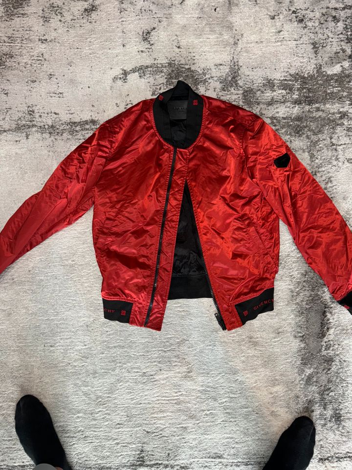 Rote Givenchy Jacke in Augsburg