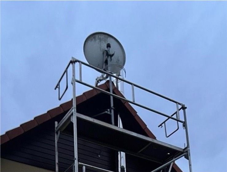 Sat- Antenne  Satellitenschüssel 100cm mit Zubehör in Chemnitz