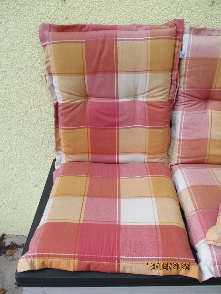 4 Sitzpolster für Gartenstühle orange/gelb/weiß in Bechtheim Rheinhessen