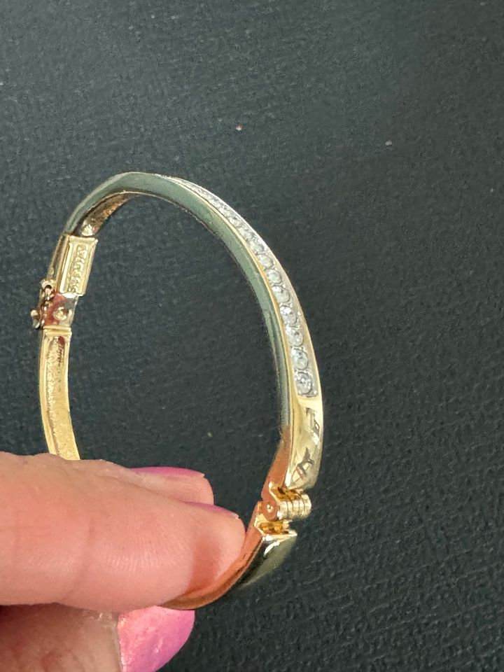 Armband Goldfarbe mit Steinen in Hamburg