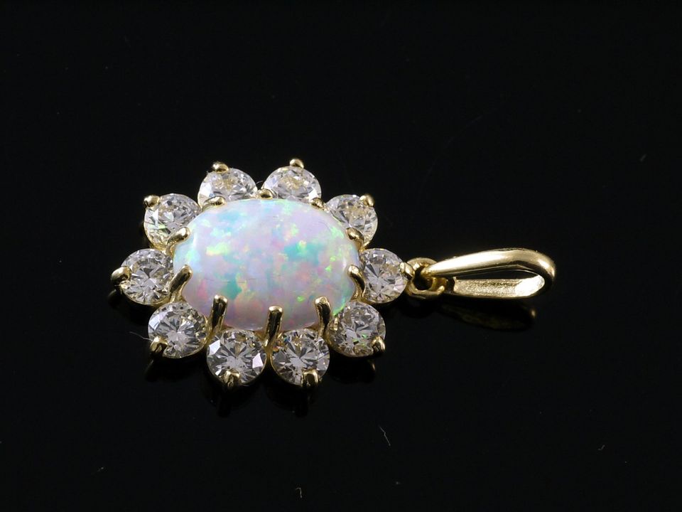 333 Gelbgold Opal Anhänger mit ovalem Opal und Zirkonia in Altena