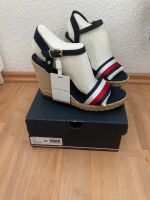 Tommy Hilfiger Sandalen Größe 38 NEU Sandalen Keilsandalen Baden-Württemberg - Sachsenheim Vorschau