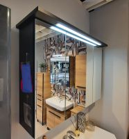 Badezimmer Spiegelschrank antrazit neuwertig mit LED Nordrhein-Westfalen - Unna Vorschau