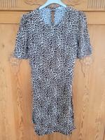 NA-KD Kleid 40 Leo-Look kurzarm,unterer Rücken offen Sachsen - Arnsdorf Vorschau