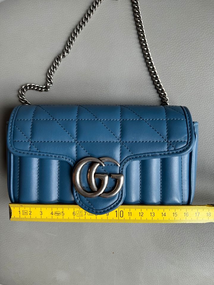 GUCCI GG MARMONT SUPER-MINI-TASCHE AUS LEDER IN BLAU in Haan