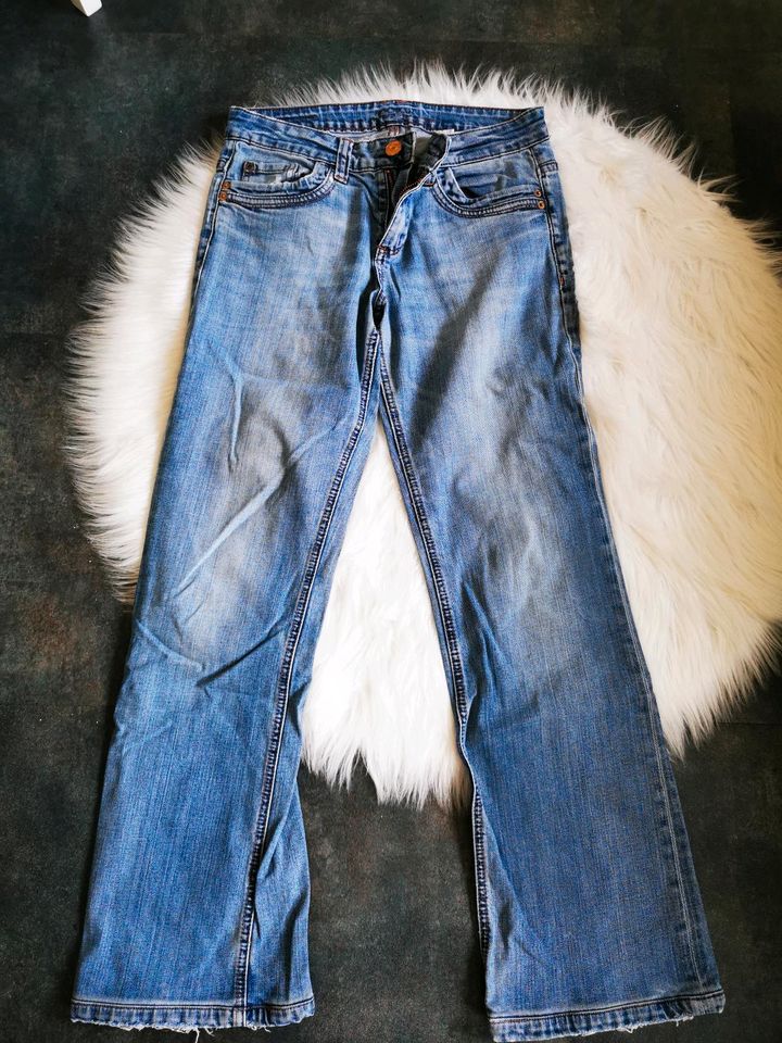 Jeans /3 von S. Oliver, 1 Levis in Gomaringen