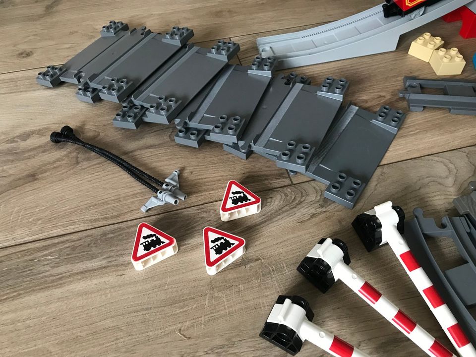 Lego Duplo XXL Konvolut Zug Eisenbahn über 100 Schienen in Freising