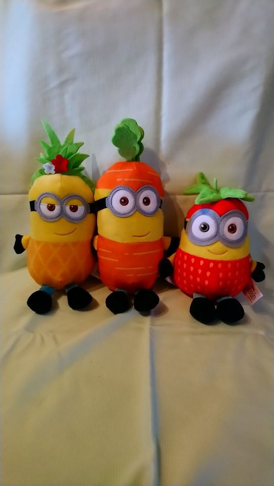 Minions Kuscheltier Plüschtier Erdbeere Ananas Karotte je 5€ in Rosendahl