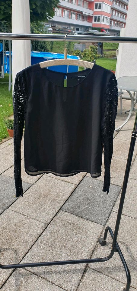 Tally Weijl Langarmshirt Bluse schwarz Spitze am Arm 34 / 36 in Achern