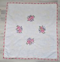 Vintage Tischdecke / Mitteldecke 80 x 73 cm, Stickerei,Häkelborte Baden-Württemberg - Bietigheim-Bissingen Vorschau