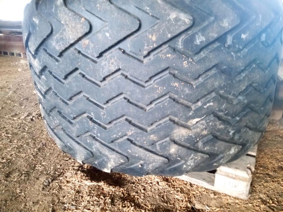 Reifen der Größe 800/45R26,5 Vredestein (Krone ZX) in Obernbreit