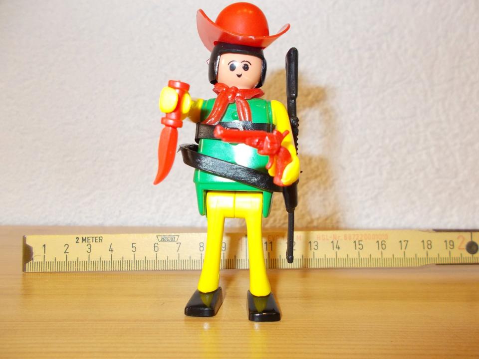 PLAYMOBIL Cowboy Figur mit Bowie Messer Colt Gewehr Gitarre in Großolbersdorf