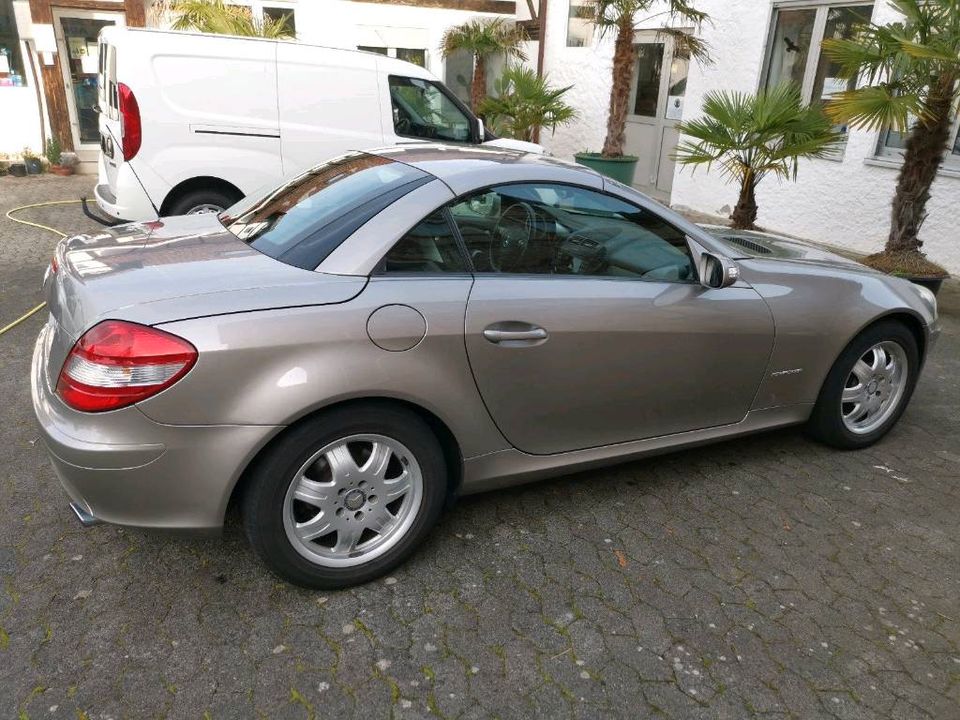 Mercedes SLK 200 supergünstig mit LPG Gasanlage Tüv neu! in Bad Homburg