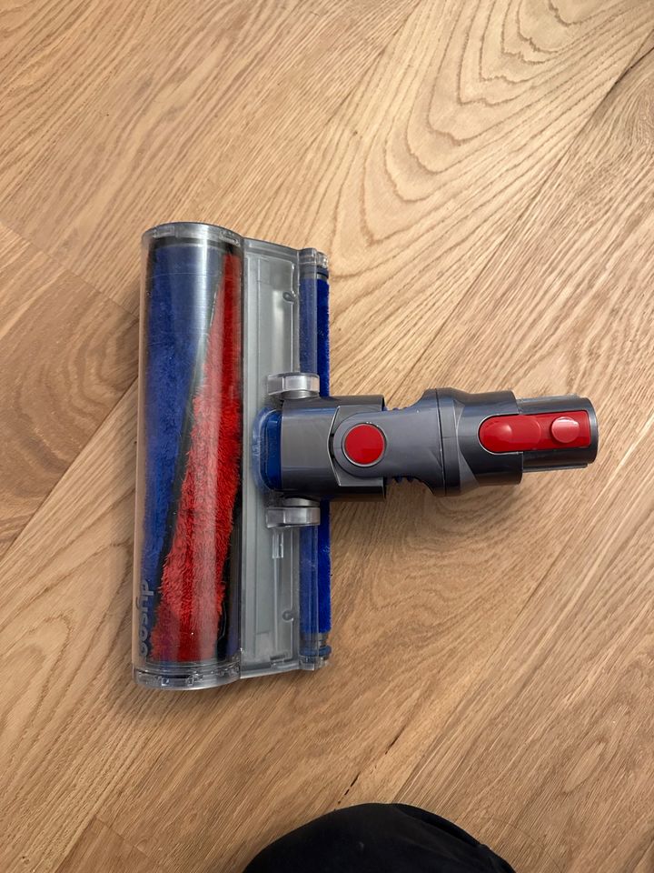 Original Dyson V8 V10 V11 V12 Softwalze Düse Fluffy Softroller in Berlin