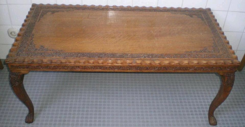 Antiker Wohnzimmer-Tisch - Rosenholz mit Verzierungen - Rarität in Ratingen