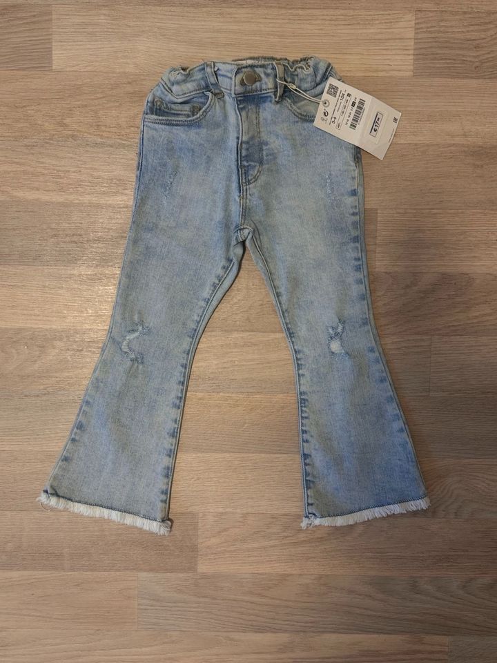 Jeans Hose Hosen für Mädchen 98 Zara T —Shirt in Ahlen
