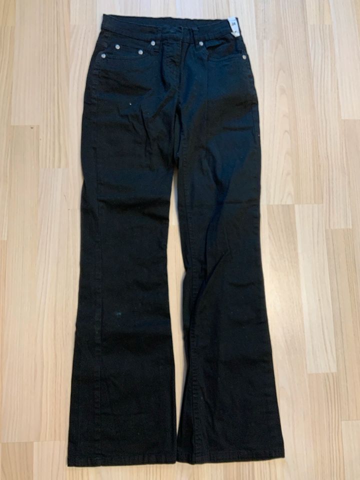 Schwarze Bootcut Jeanshose Größe 34 in Nürnberg (Mittelfr)