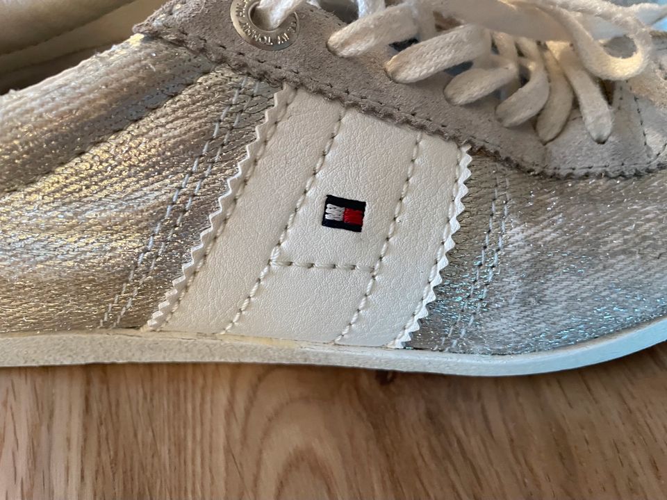 Tommy Hilfiger Sneaker gr.38 in Dassel