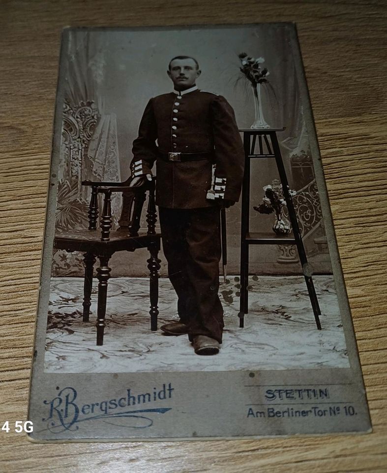 Alte Fotografie. Mann in Uniform in Hambühren