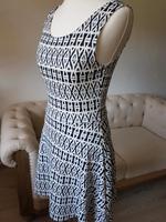 Damen Sommer Kleid H&M in Größe 36 mit etwas tieferem Rücken Kr. Altötting - Pleiskirchen Vorschau