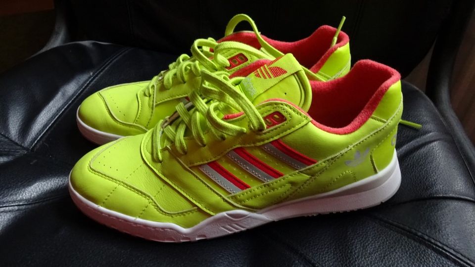 Adidas Leder Sneaker -- Neon Grün -- UK 7 -- NEU --- in Wehringen