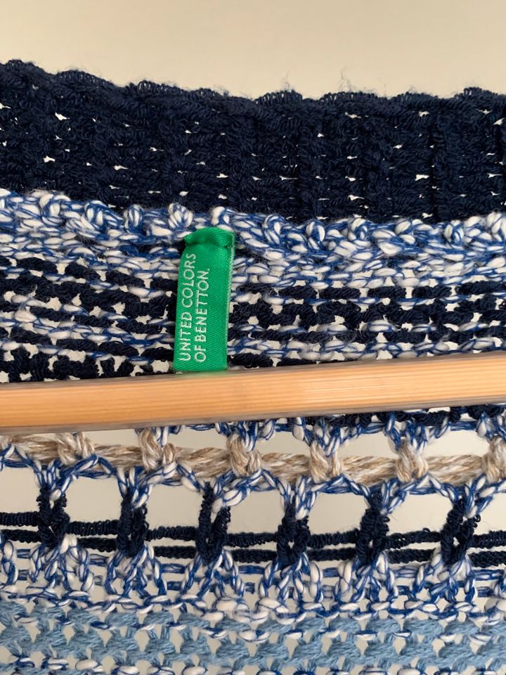 Strickjacke Benetton Gr. XS ungetragen NEU in Eltville