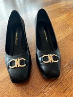 Ferragamo Pumps Gr7 (Gr 37,5) schwarz, Absatz 5cm Hessen - Wiesbaden Vorschau