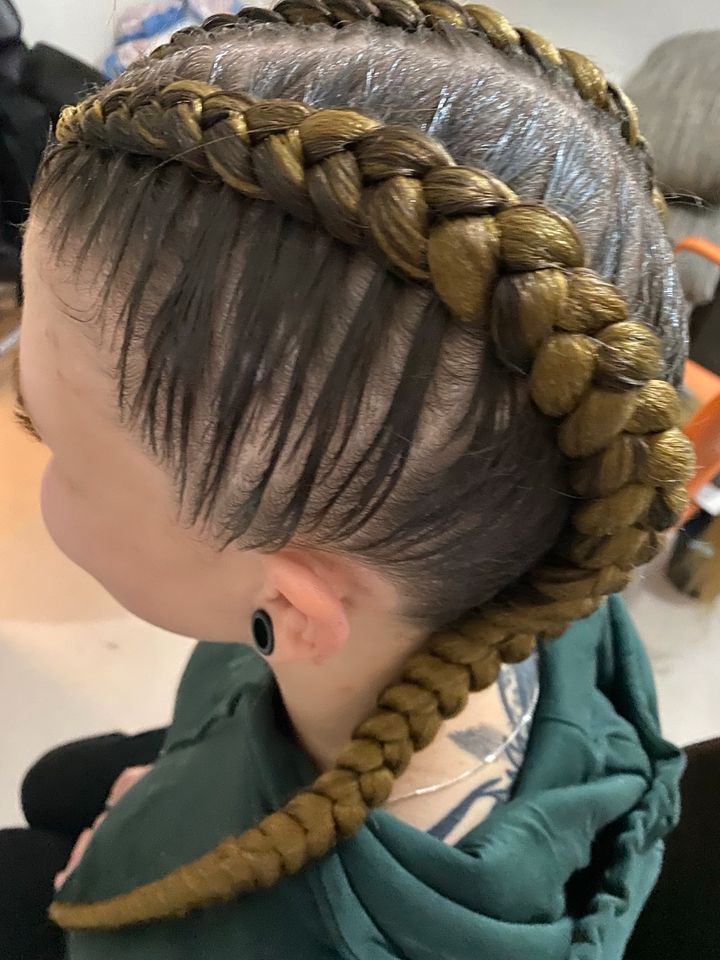 Dutch cornrows conrows Boxer Braid Zöpfe Haarverlängerung in Berlin