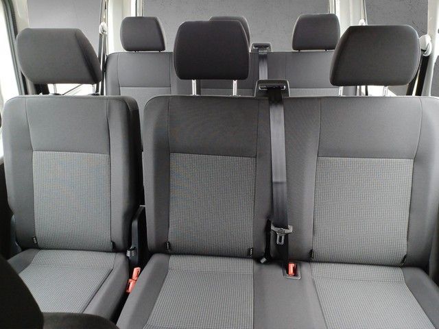 Volkswagen T6.1 Transporter TDI Kombi 9 Sitzer Klima PDC DA in Coswig