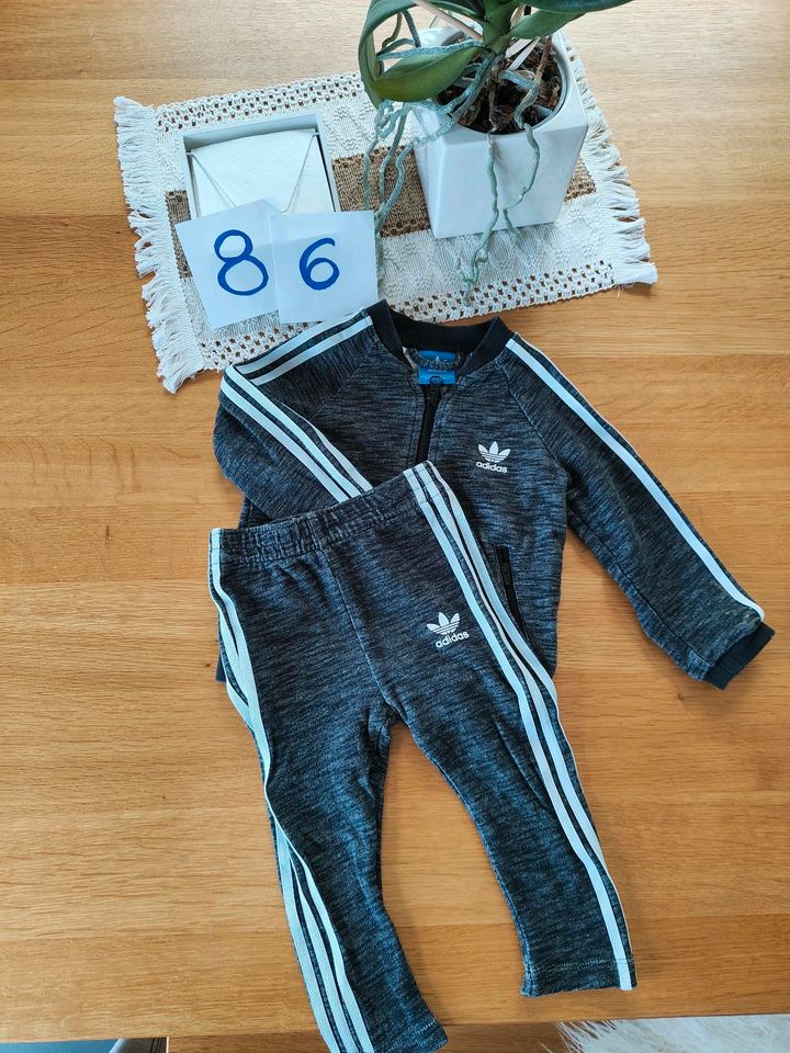 Adidas, Trainingsanzug, Anthrazit, grau, weiß, Sport,  86 in Schornsheim